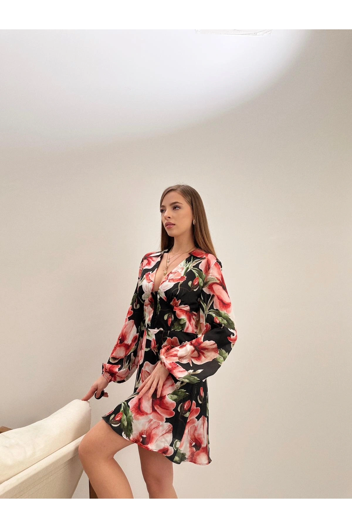 Çiçek Desenli V Yaka Elbise
