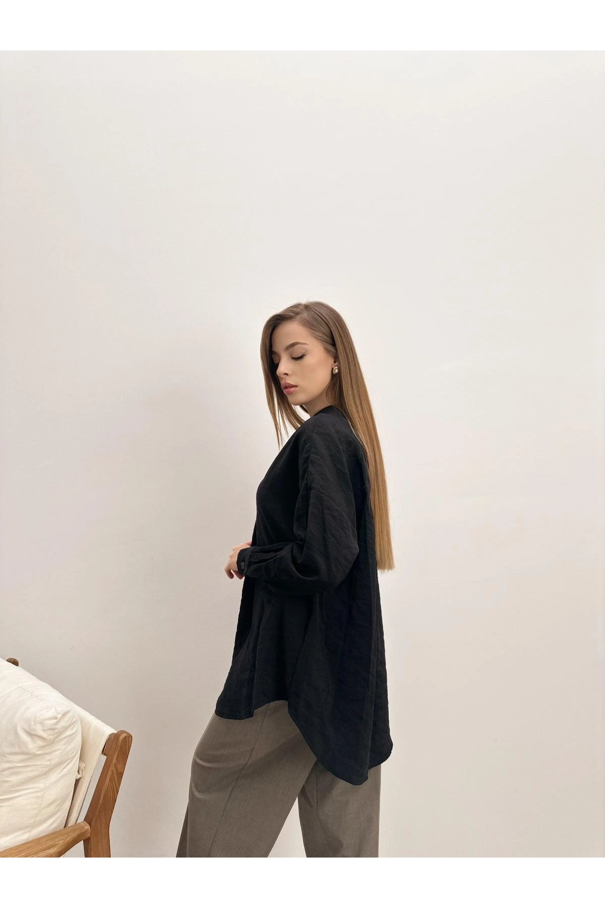 Uzun Kollu V Yaka Oversize (Geniş Kalıp) Siyah Gömlek
