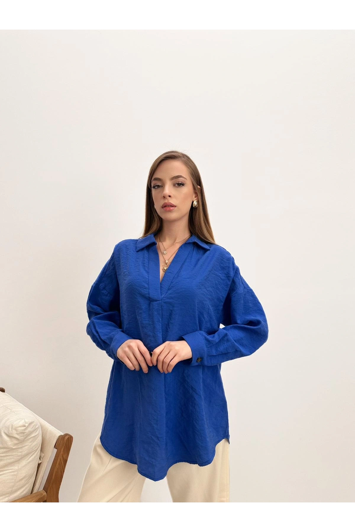 Uzun Kollu V Yaka Oversize (Geniş Kalıp) Saks Gömlek