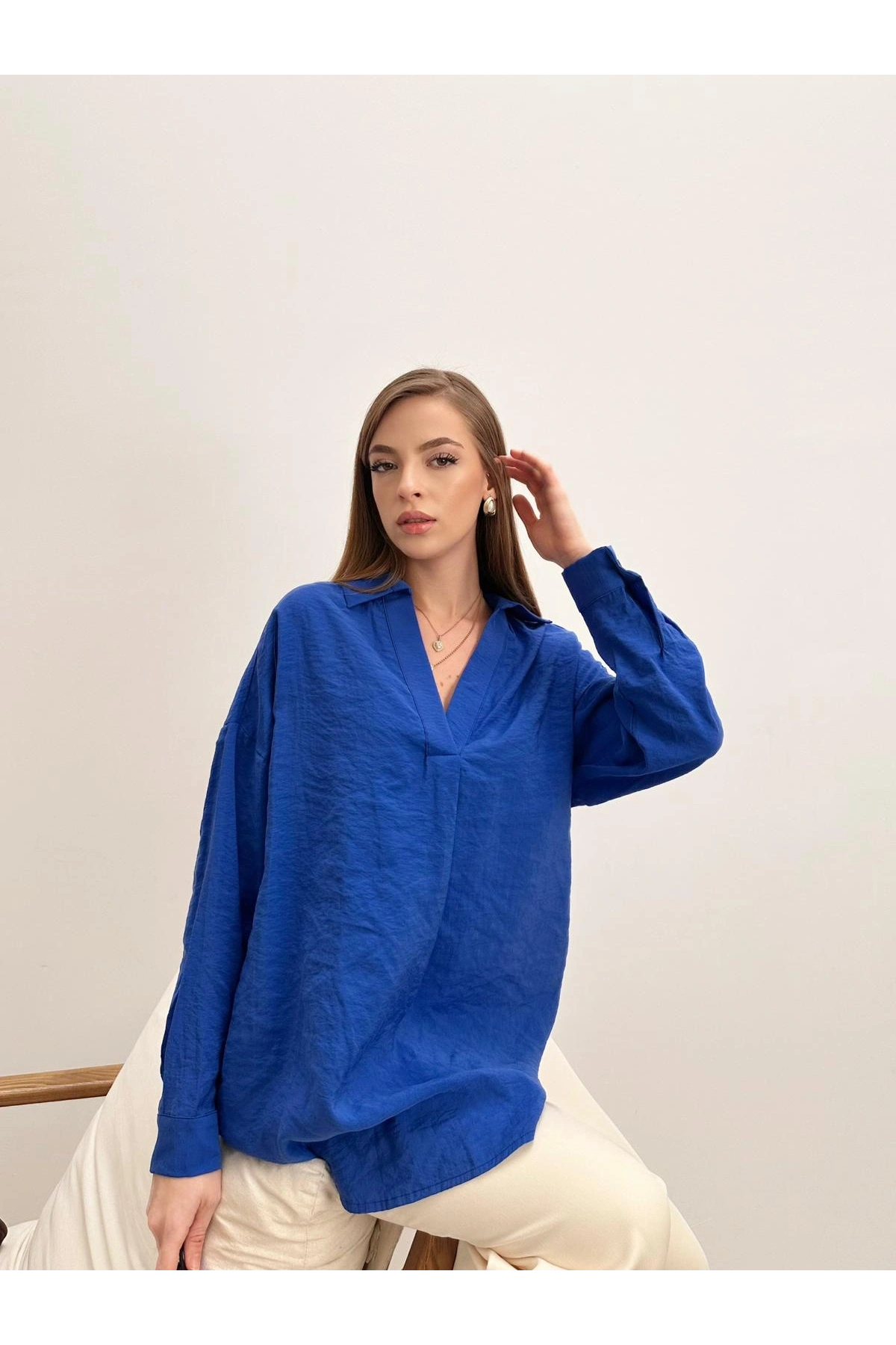 Uzun Kollu V Yaka Oversize (Geniş Kalıp) Saks Gömlek