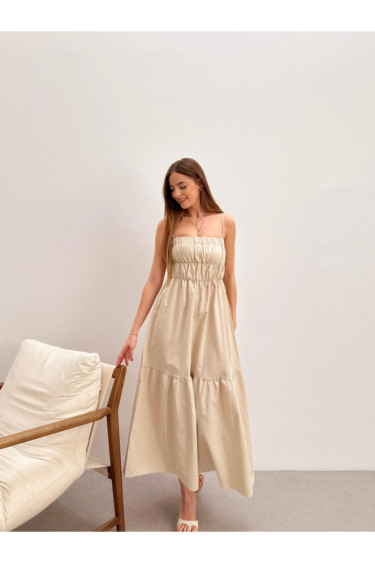 Bej Gipeli Straplez Görünümlü Elbise