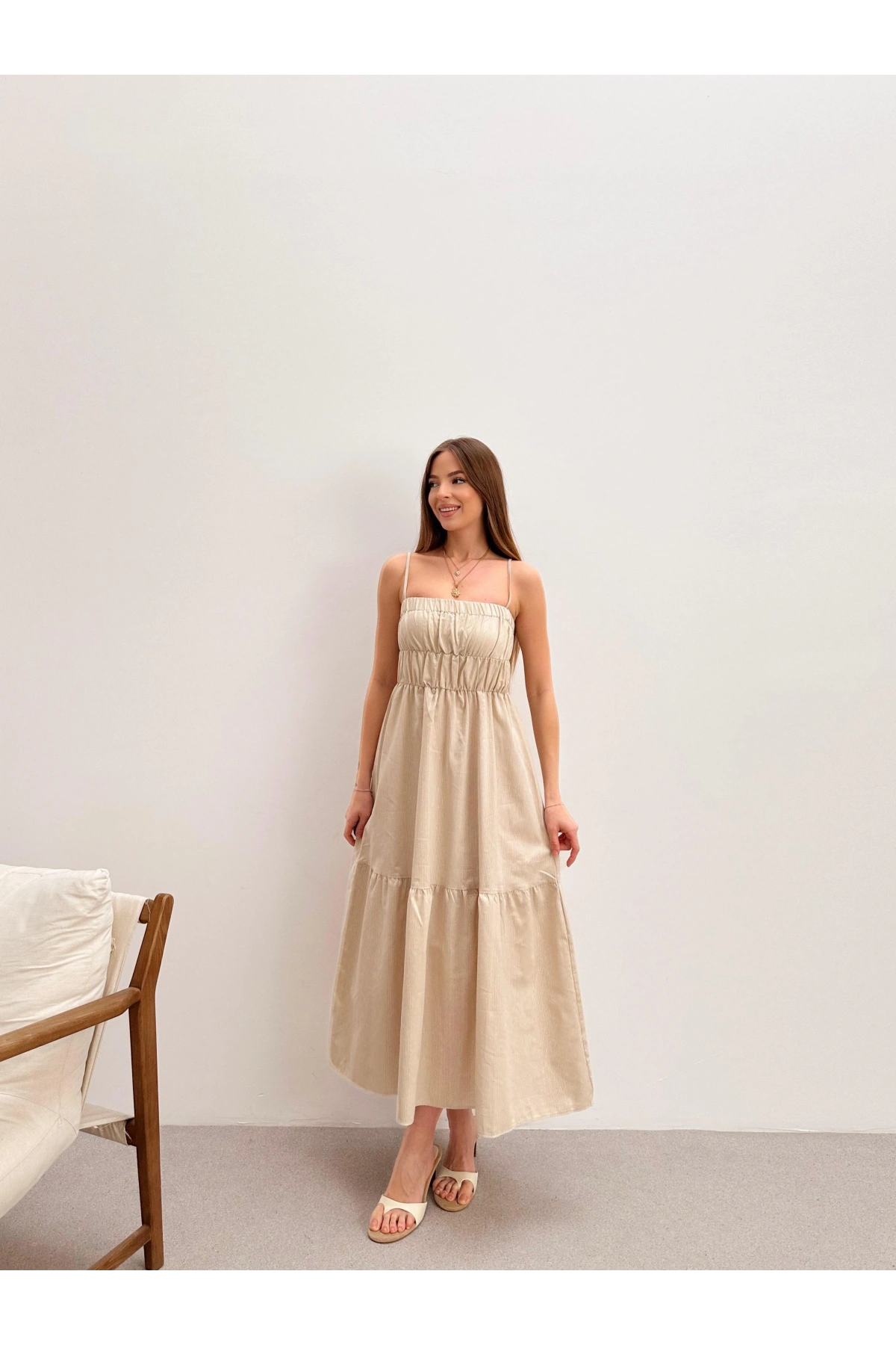 Bej Gipeli Straplez Görünümlü Elbise