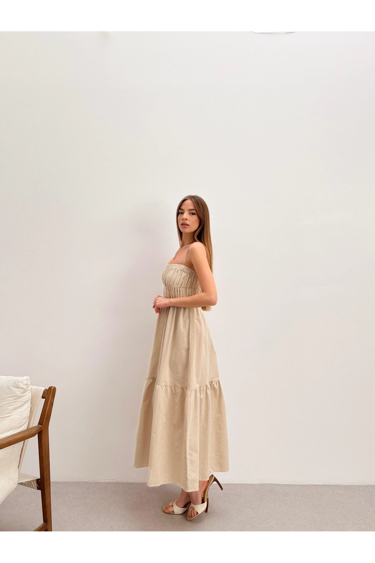 Bej Gipeli Straplez Görünümlü Elbise