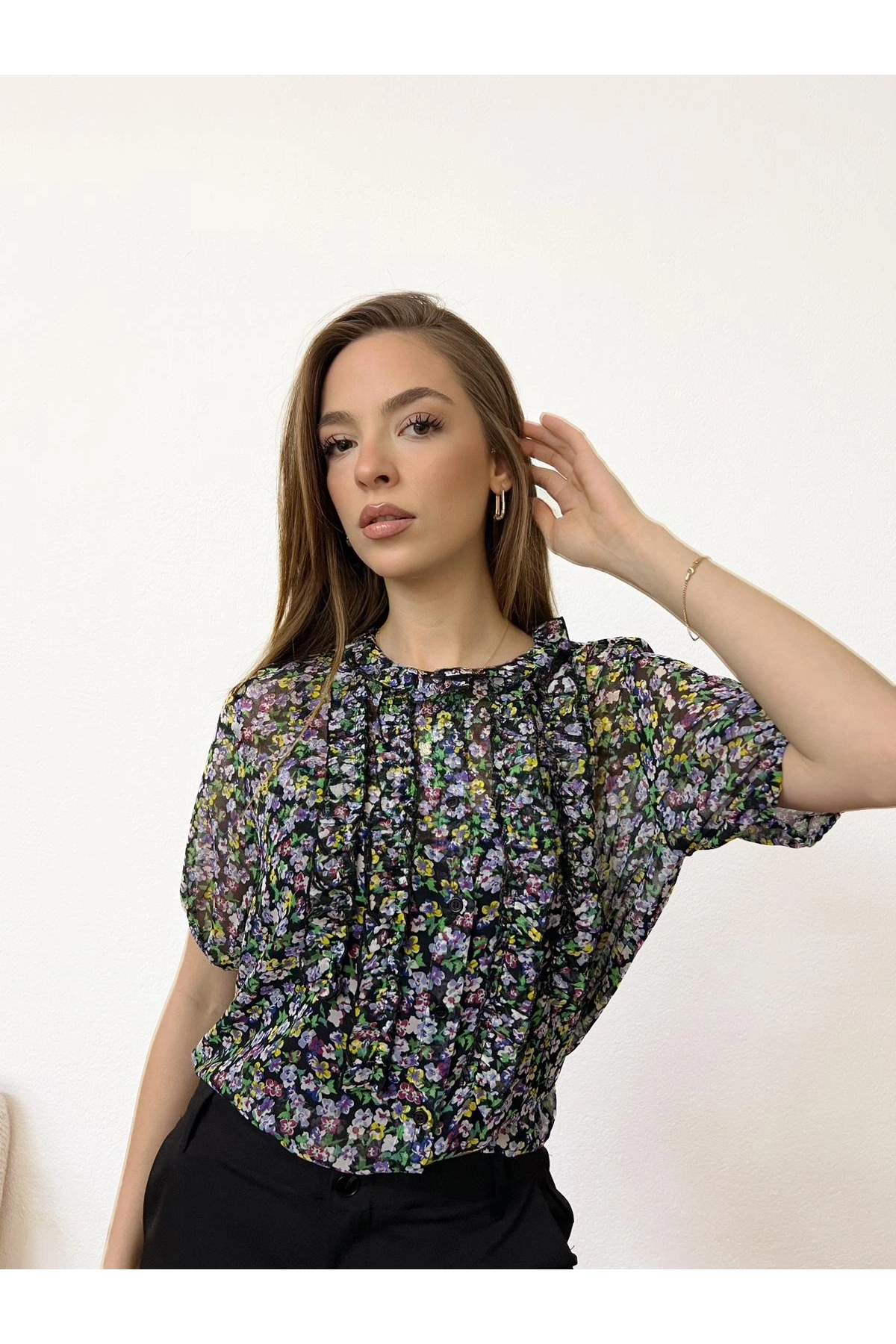 Floral Fırfırlı Düğmeli Astarsız Şifon Bluz