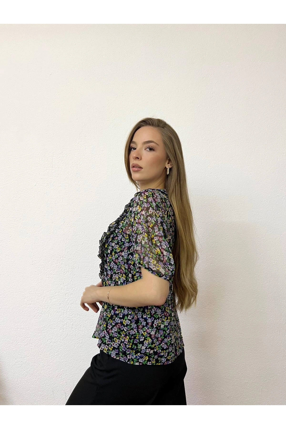 Floral Fırfırlı Düğmeli Astarsız Şifon Bluz