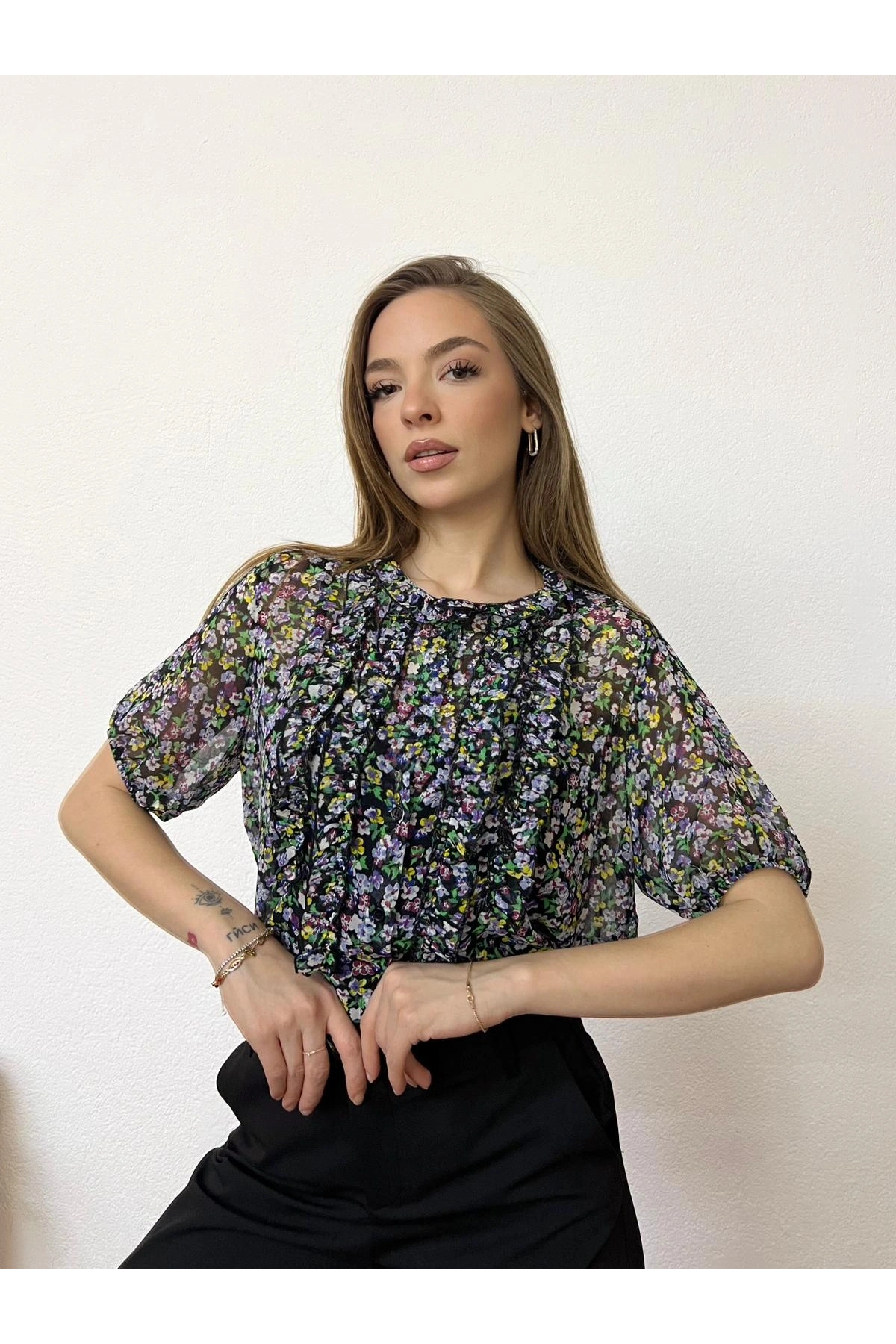 Floral Fırfırlı Düğmeli Astarsız Şifon Bluz