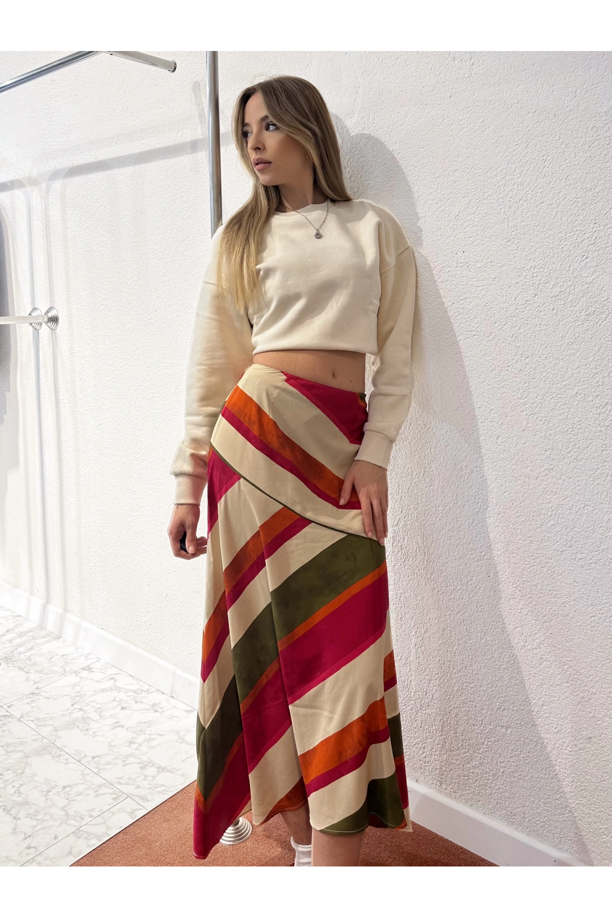 Asimetrik Çizgili Renkli Saten Etek