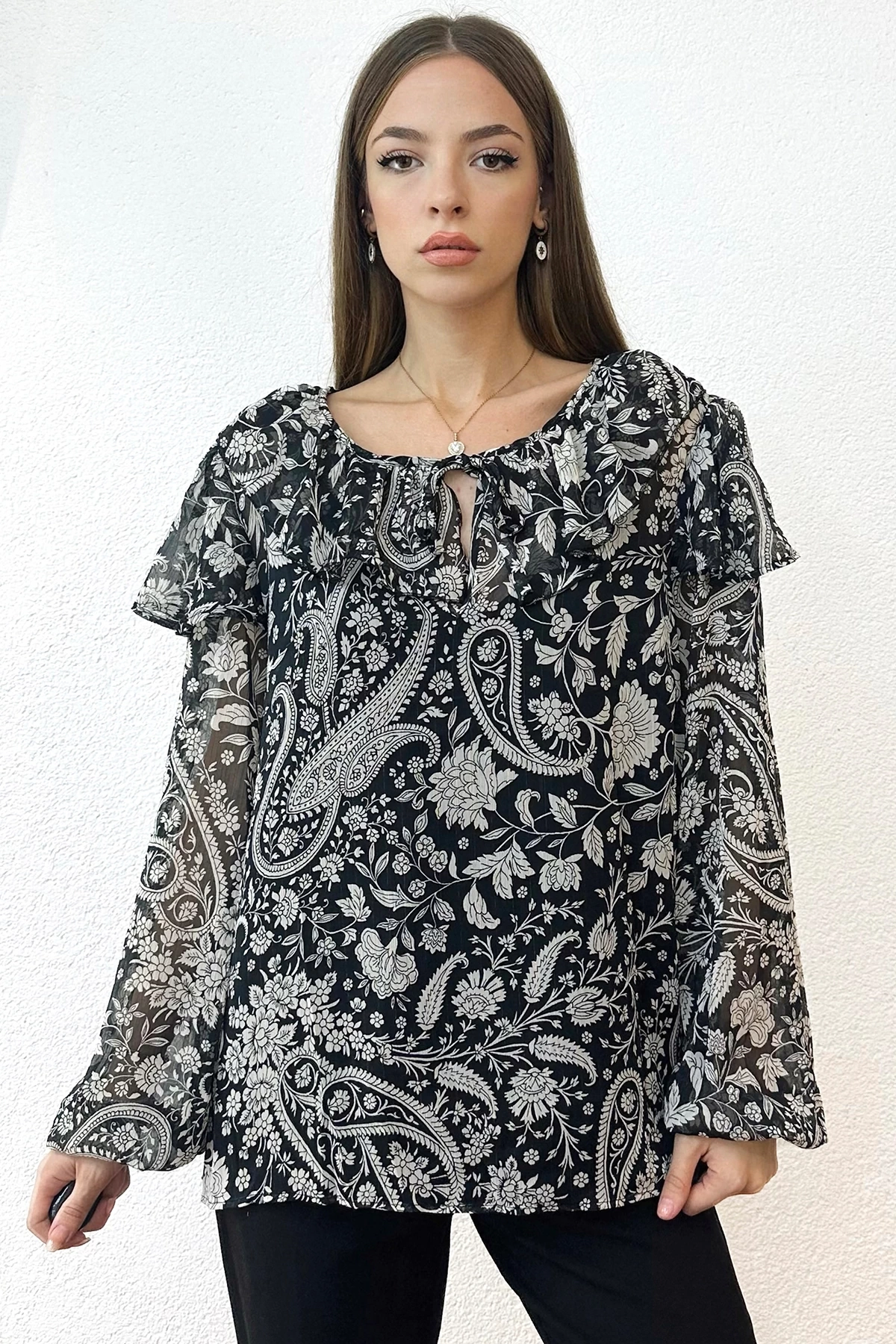 Balon Kol Astarlı Çiçek Desenli Siyah Bluz