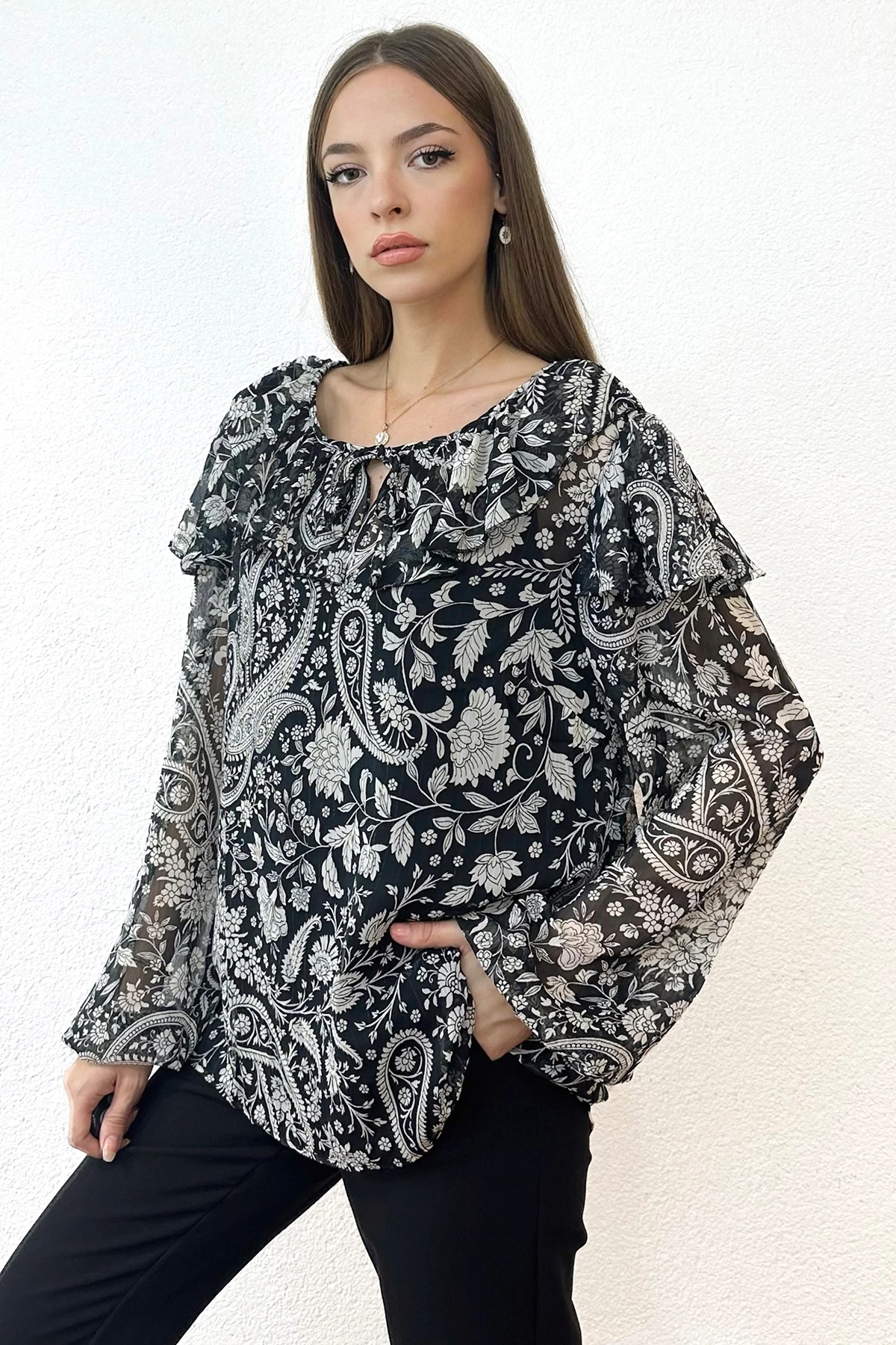 Balon Kol Astarlı Çiçek Desenli Siyah Bluz