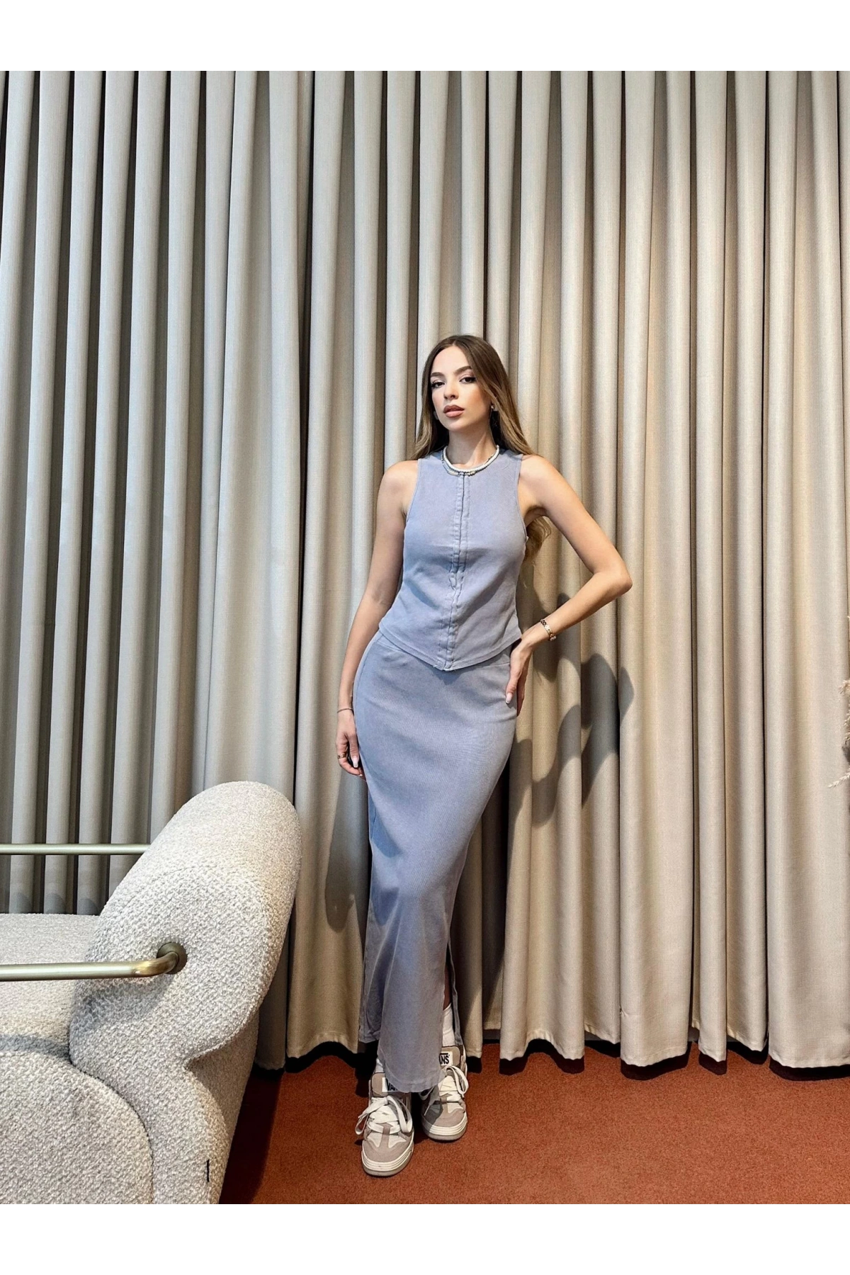 Beli Lastikli Yırtmaçlı Midi Etek