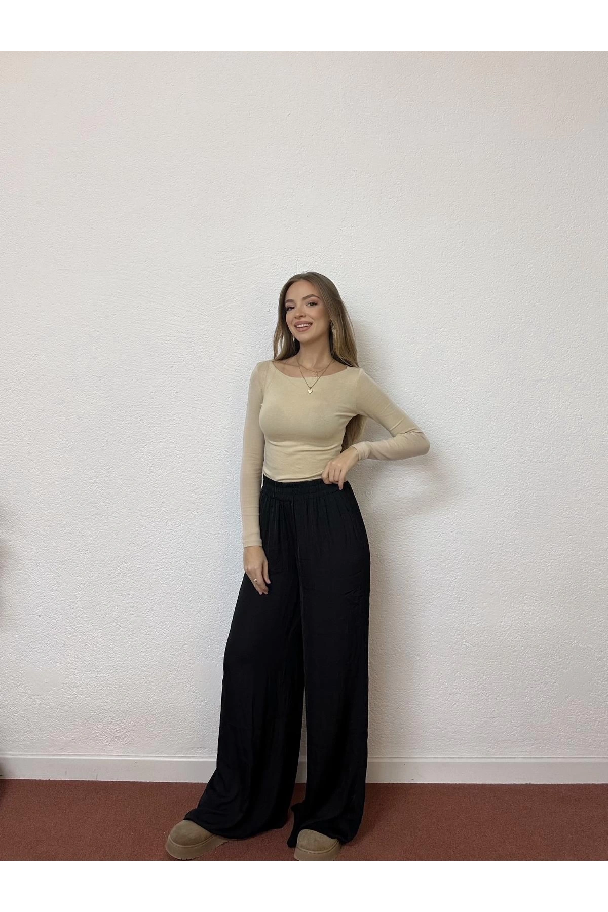 Dökümlü Geniş (Salaş) Siyah Pantolon