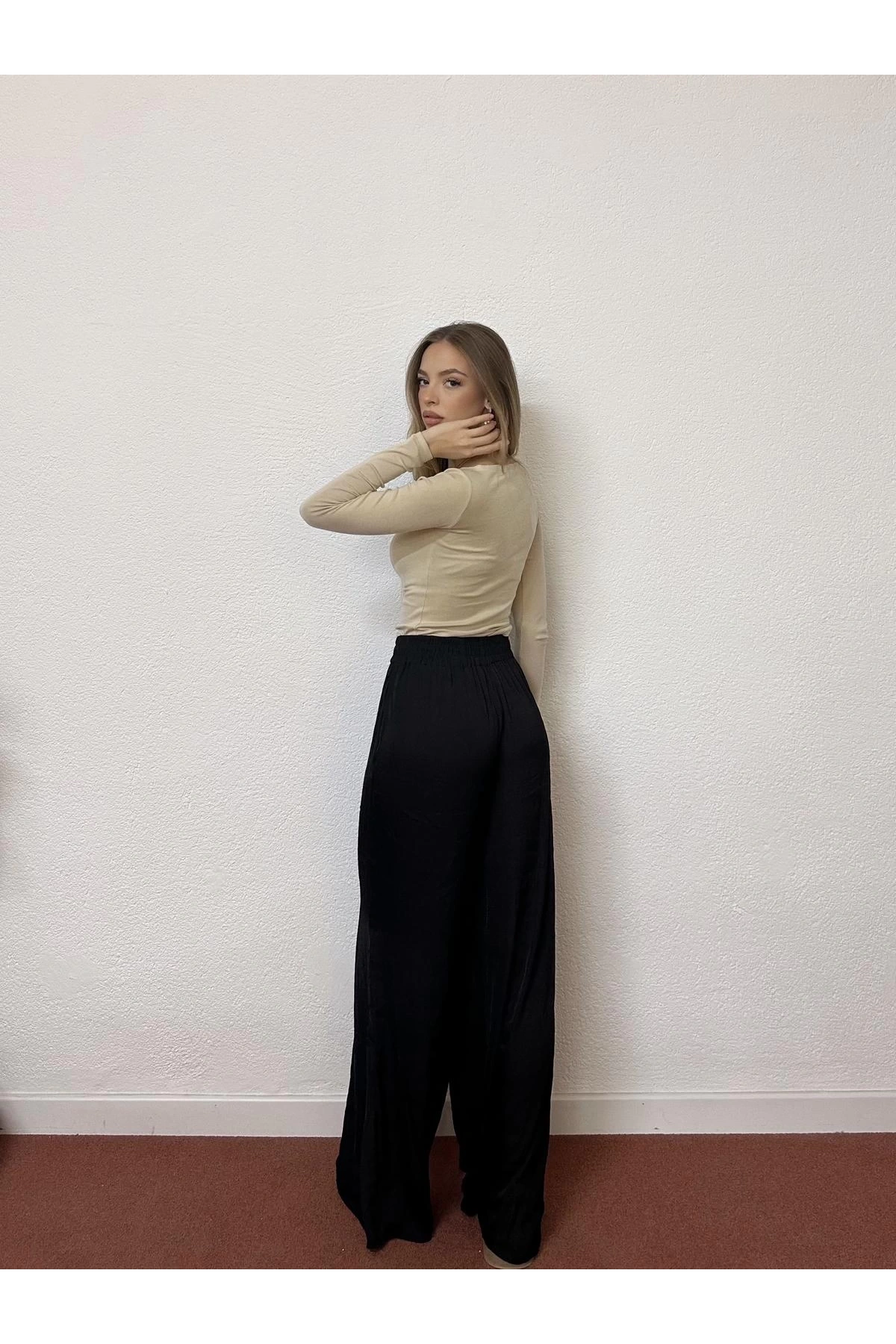 Dökümlü Geniş (Salaş) Siyah Pantolon