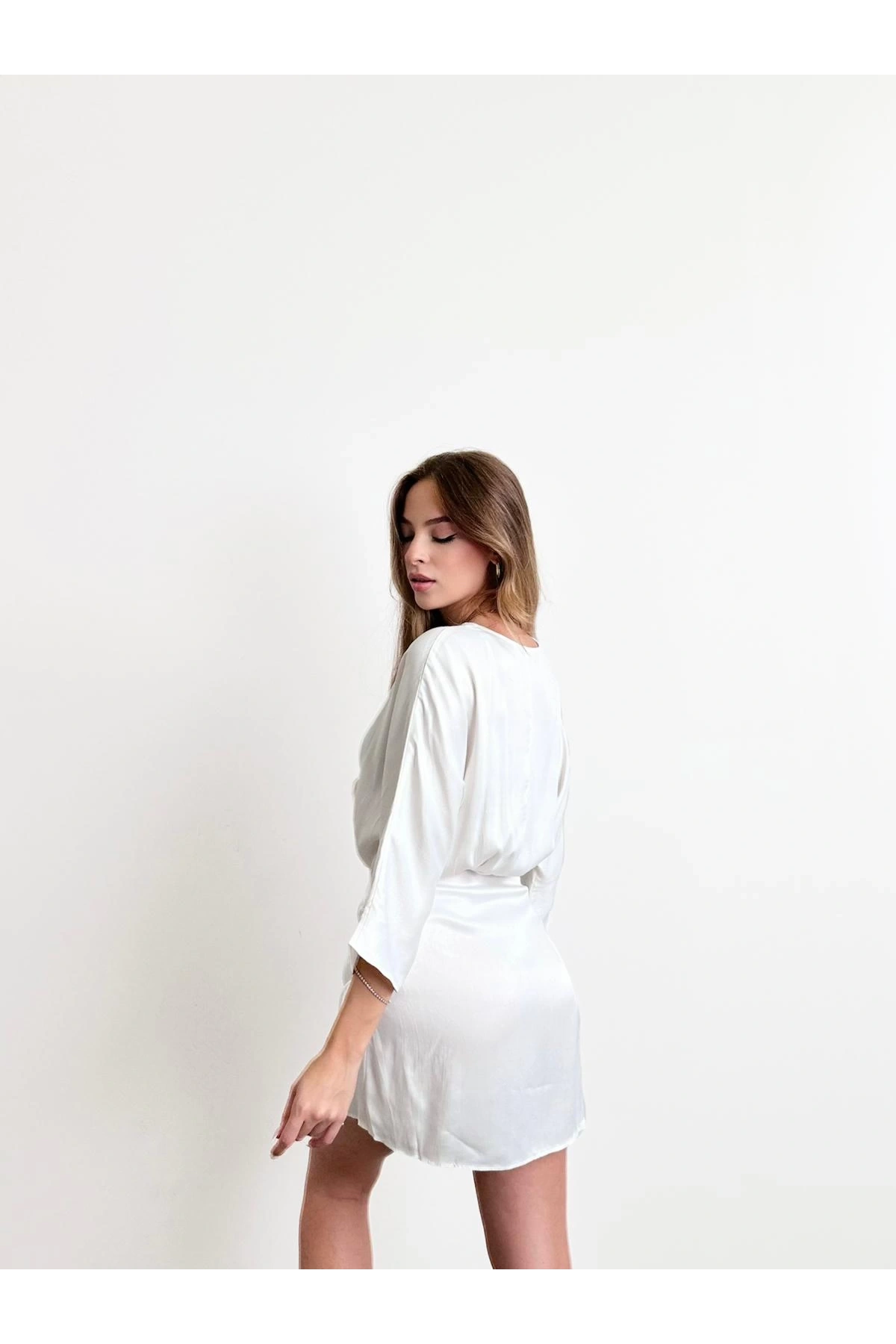 Fakir Kol Beyaz Saten Elbise