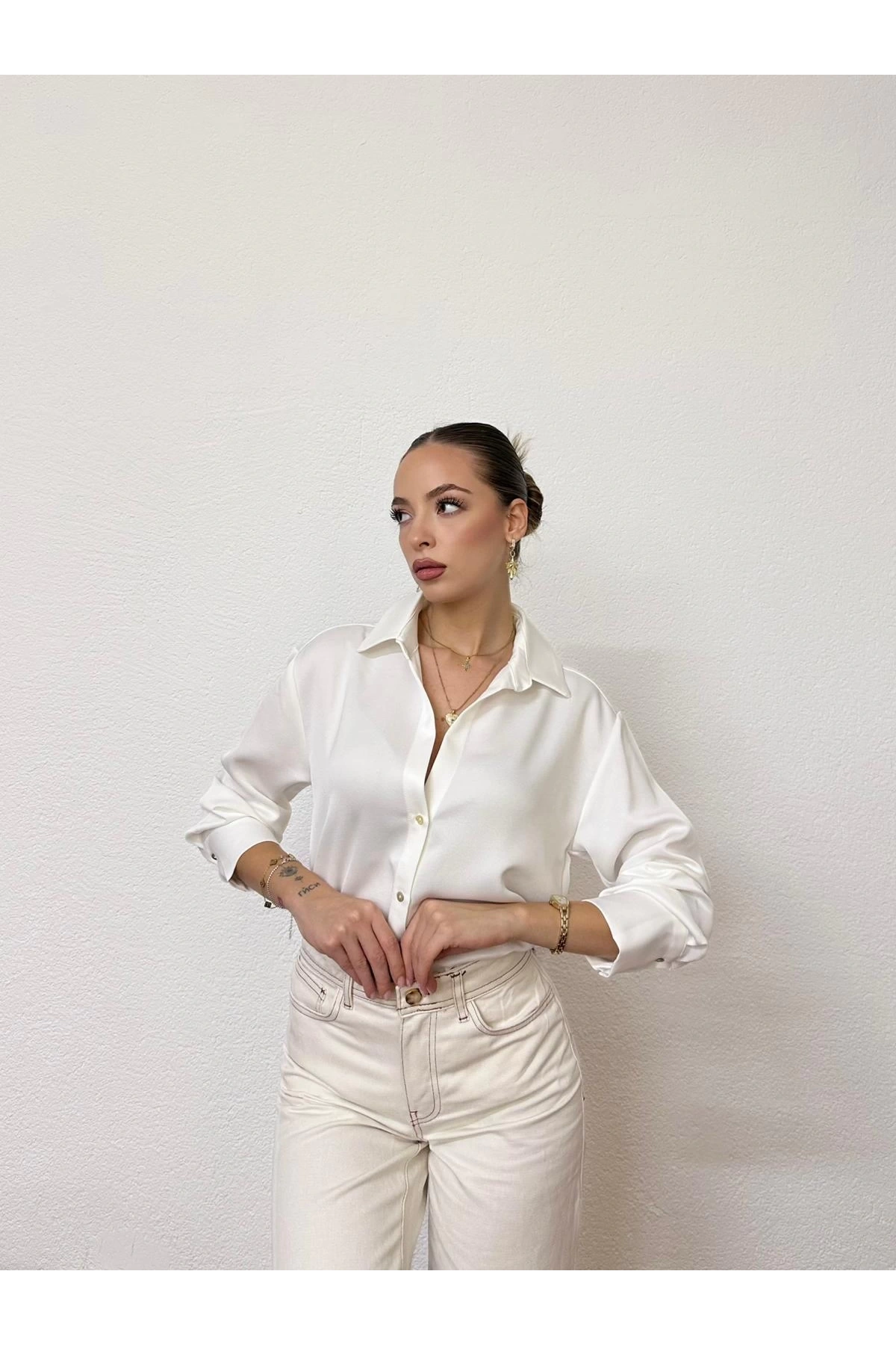 İnce Saten Beyaz Gömlek