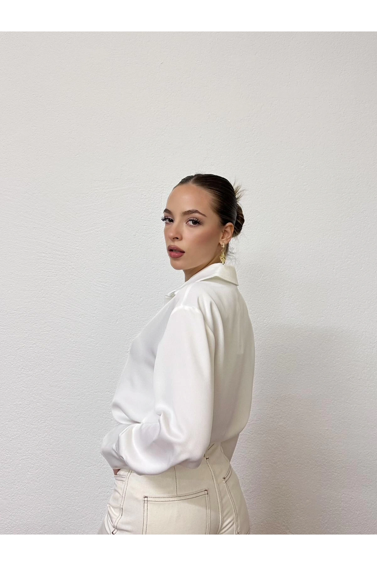 İnce Saten Beyaz Gömlek