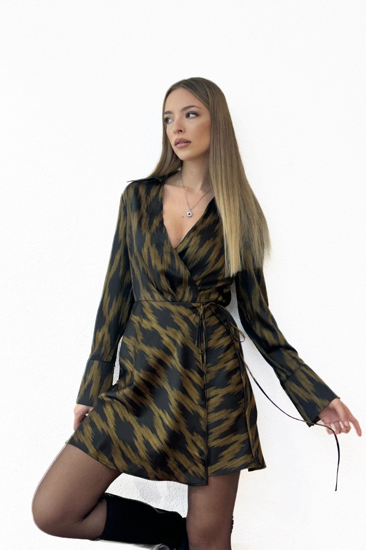 Kruvaze Yaka (Önü Açık) Astarsız Bağlamalı Elbise