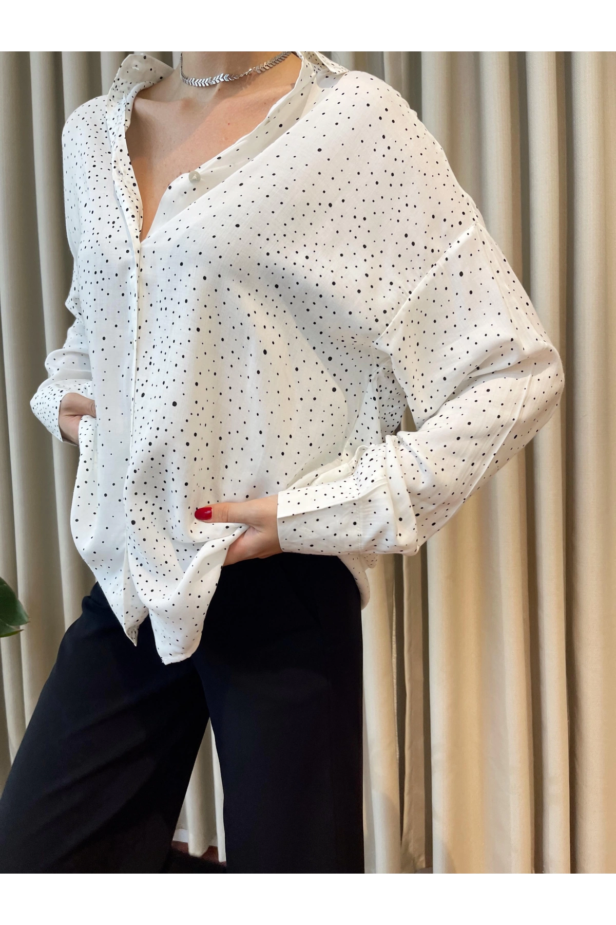 Puantiyeli Beyaz Gömlek
