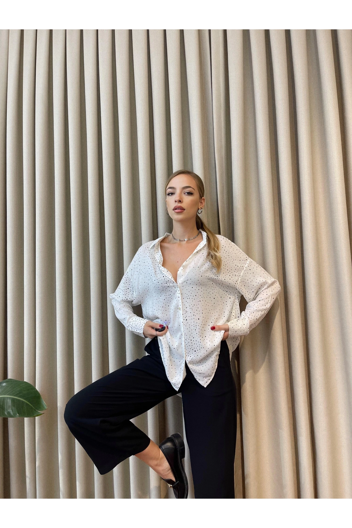 Puantiyeli Beyaz Gömlek