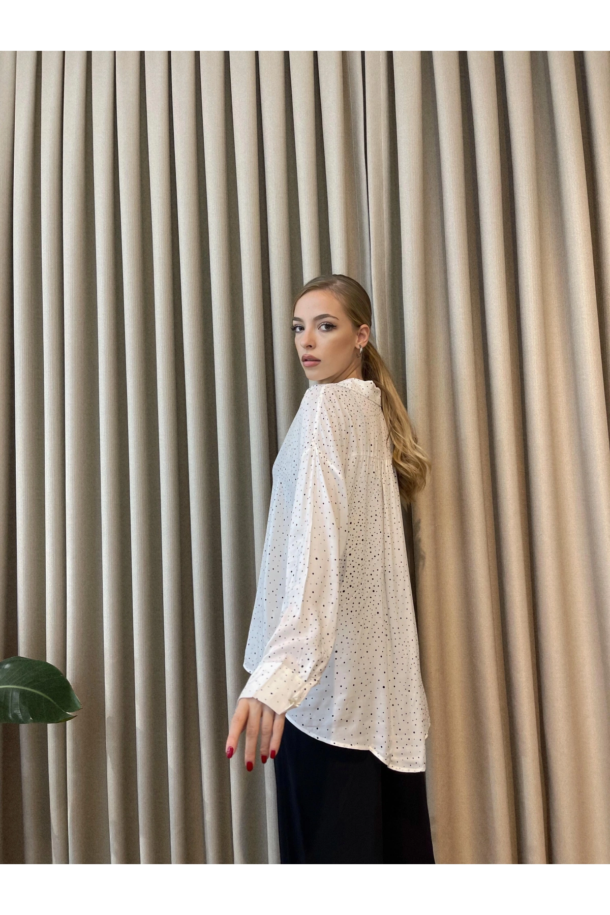 Puantiyeli Beyaz Gömlek