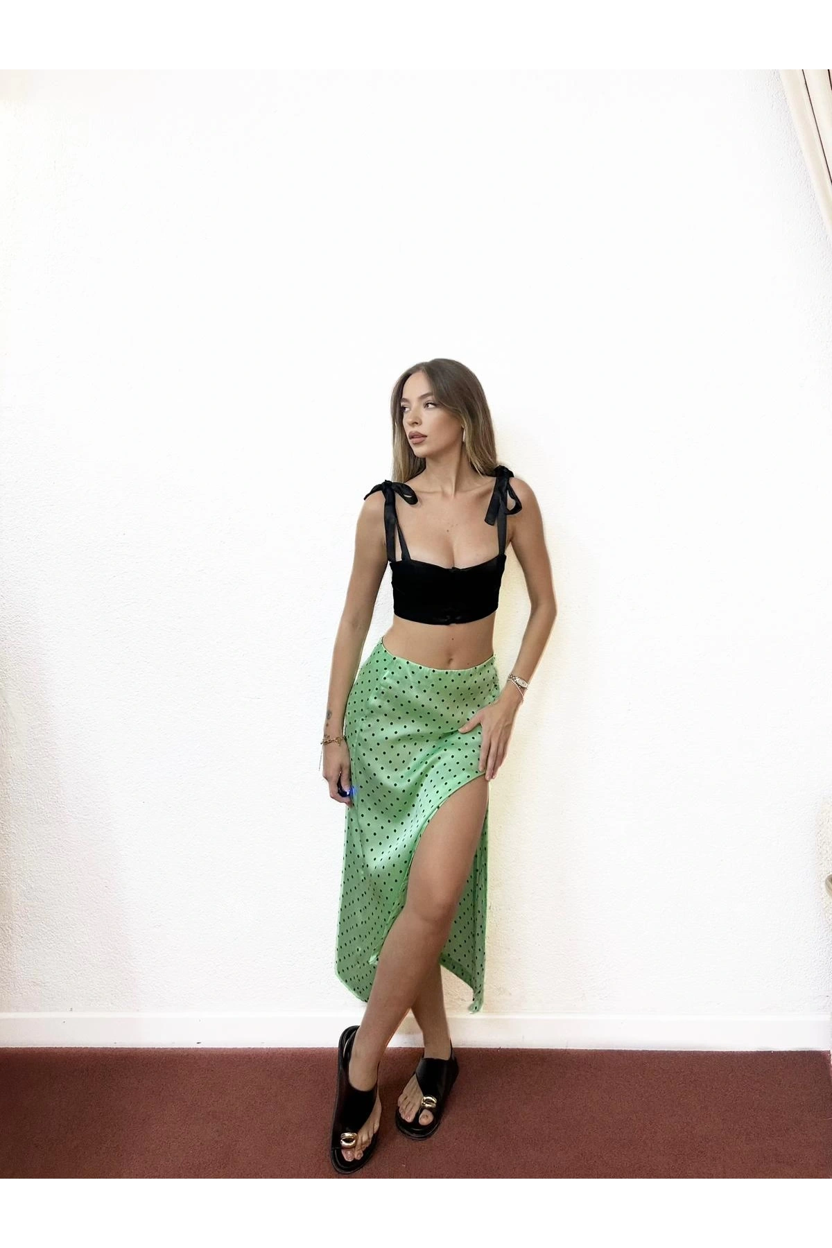 Puantiyeli Yırtmaçlı Saten Etek