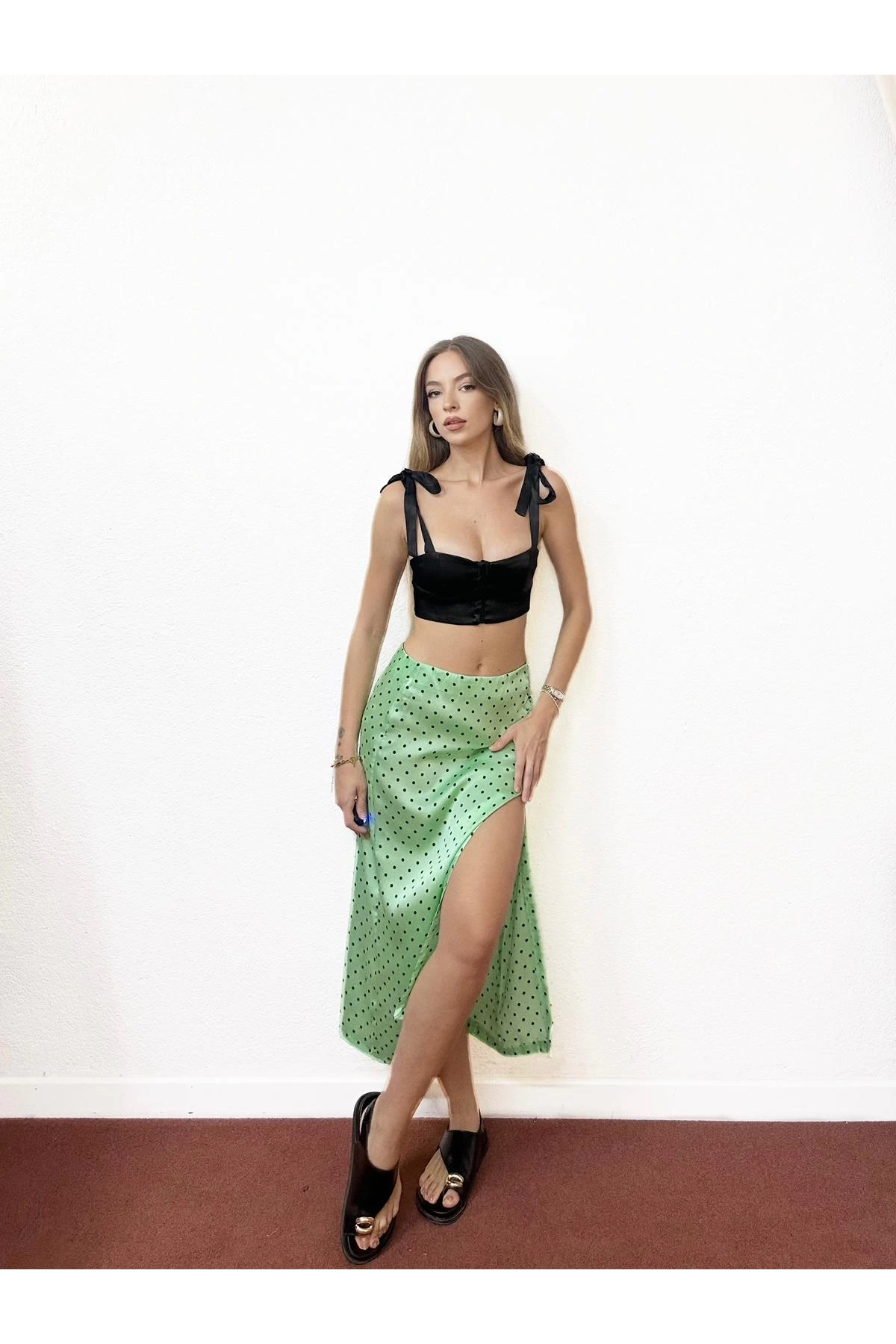 Puantiyeli Yırtmaçlı Saten Etek