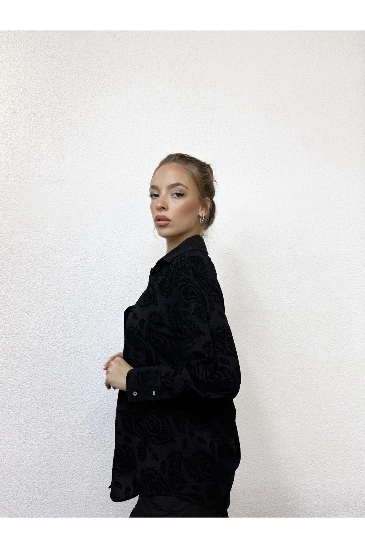Puf Efektli Siyah Gömlek