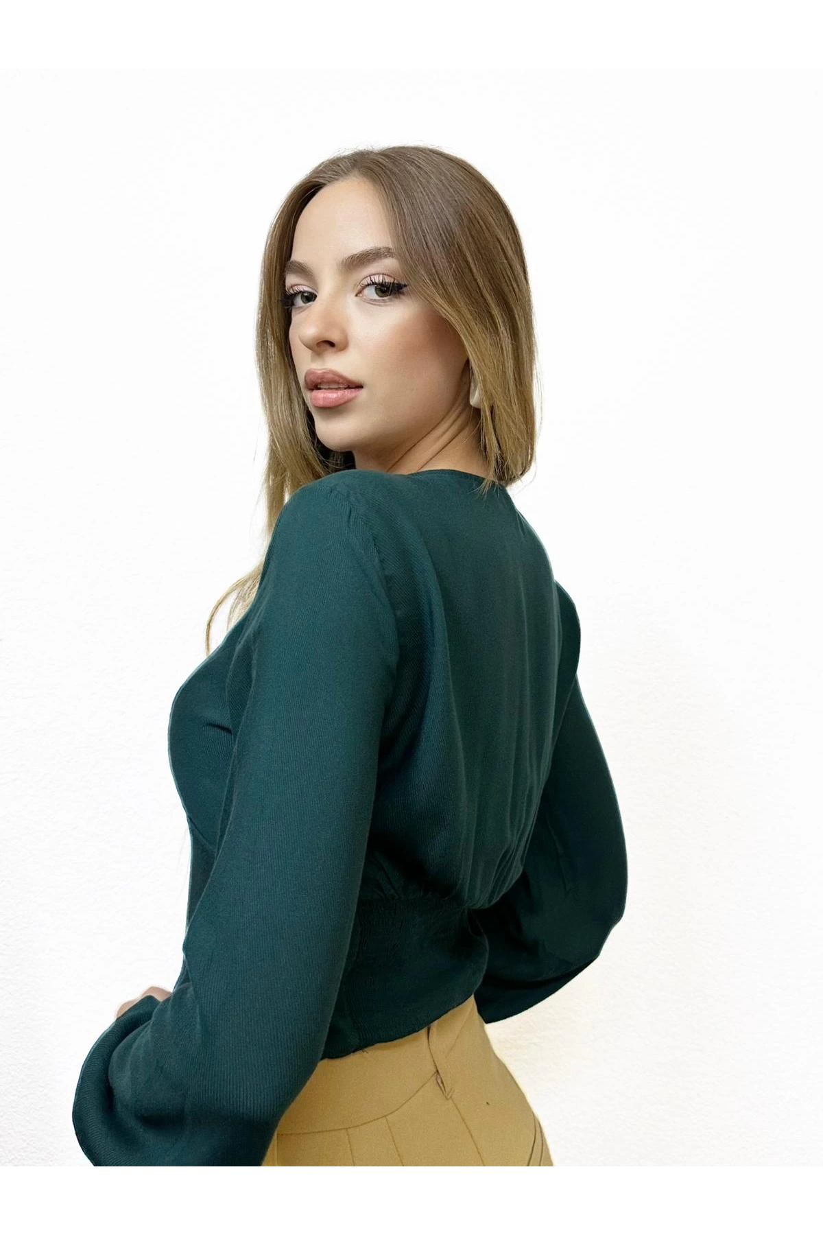 Uzun Kollu V Yaka Düğme Detaylı Bluz