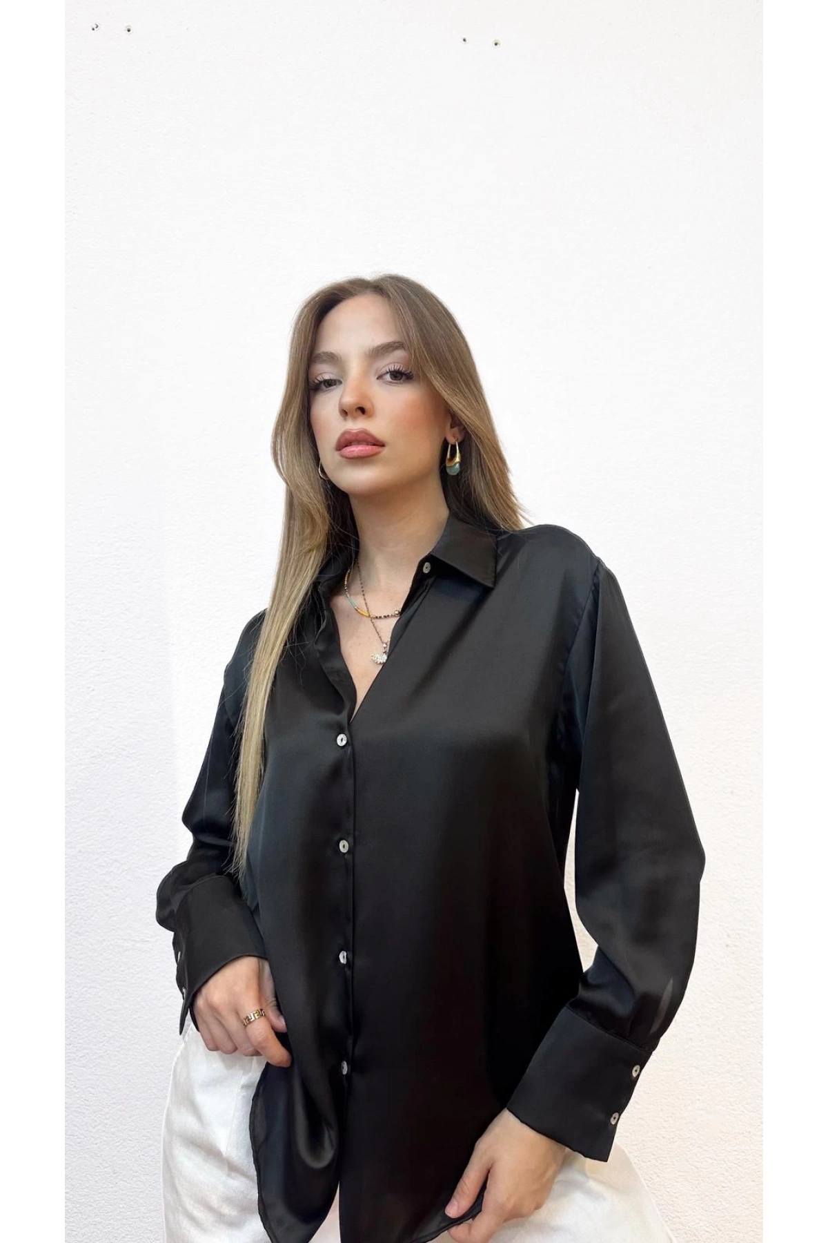 V Yaka Basic Saten Siyah Gömlek