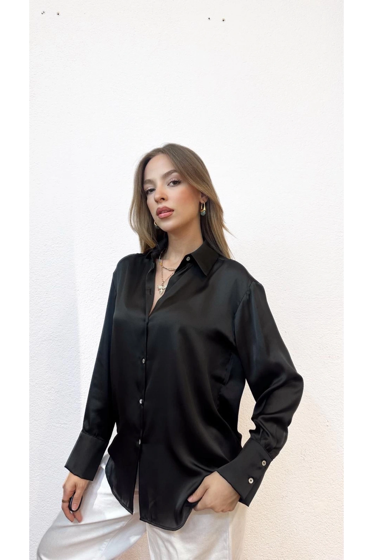 V Yaka Basic Saten Siyah Gömlek