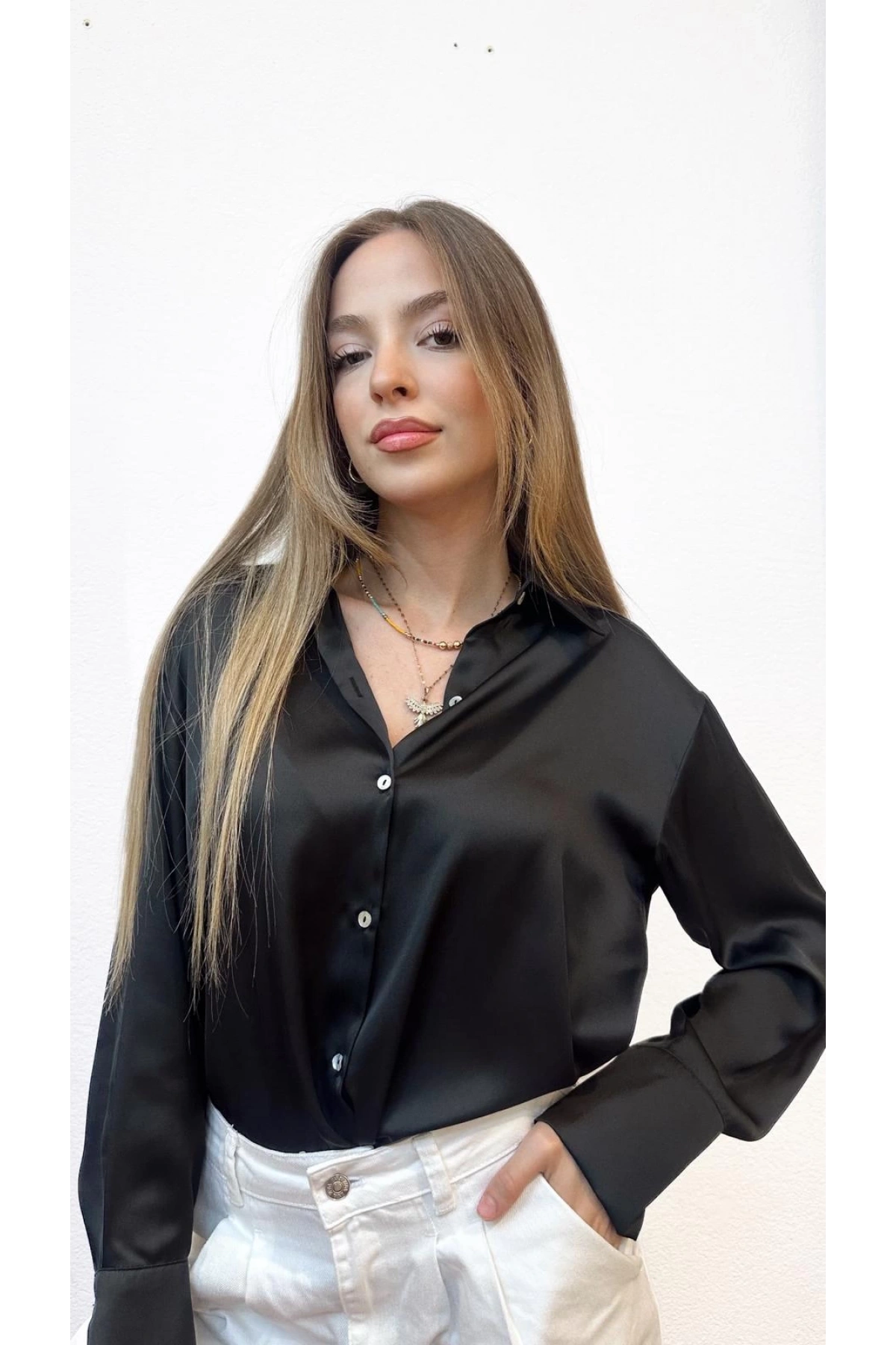 V Yaka Basic Saten Siyah Gömlek