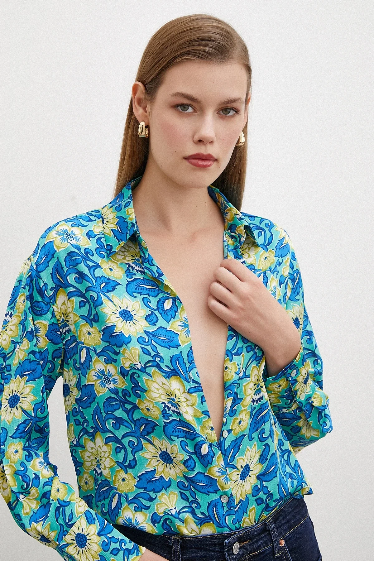 V Yaka Desenli Mavi Gömlek