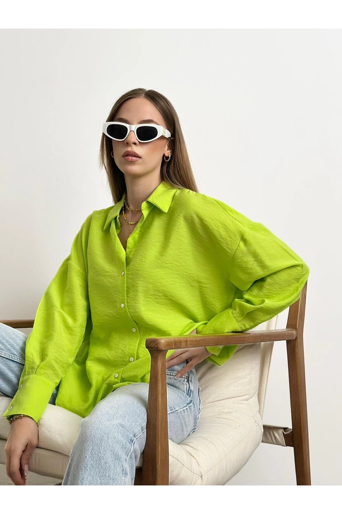 V Yaka Klasik Yeşil Gömlek