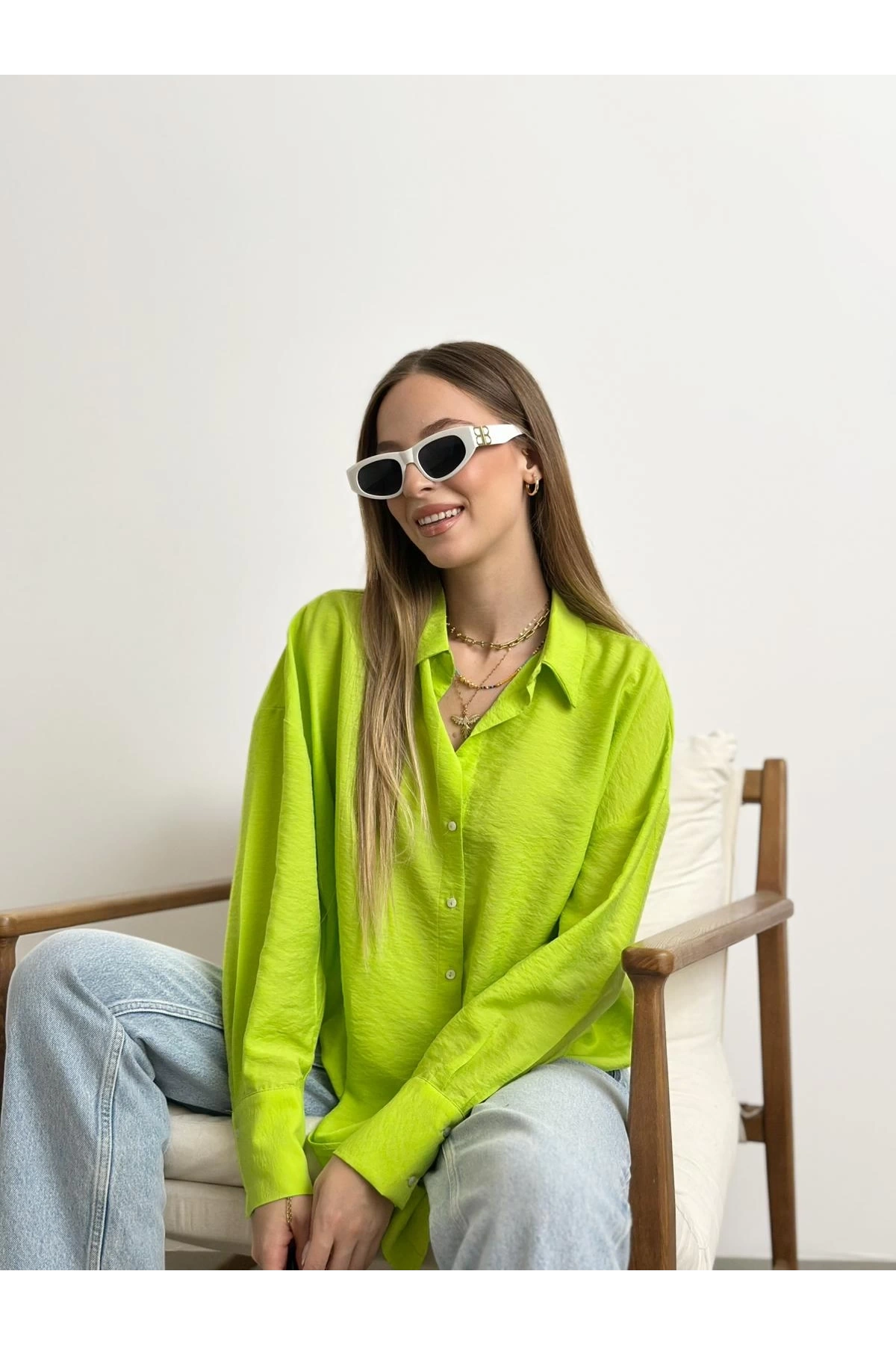 V Yaka Klasik Yeşil Gömlek