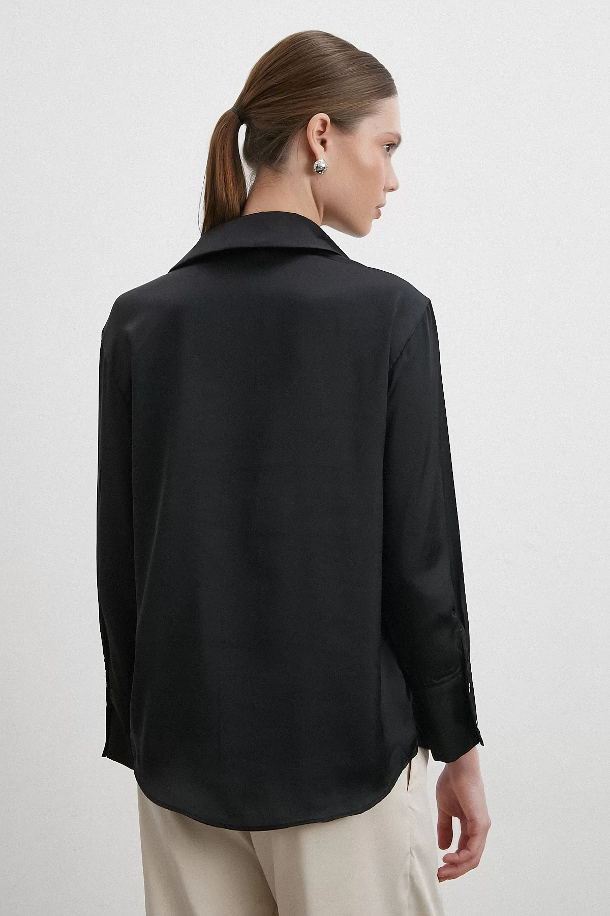 V Yaka Şifon Siyah Gömlek