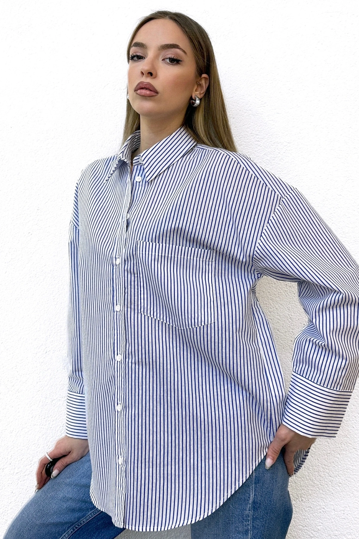 İnce Çizgili Gömlek
