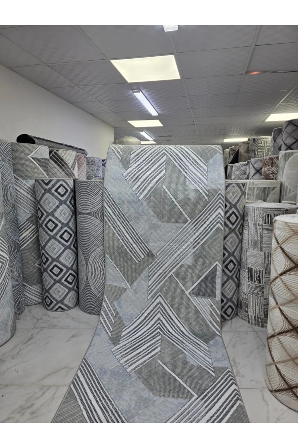 Sarar Klasik Chevron Geometrik Gri Jel Taban Kaymaz Halı