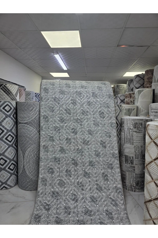 Sarar Klasik Geometrik 3D Küp Gri Jel Taban Kaymaz Halı