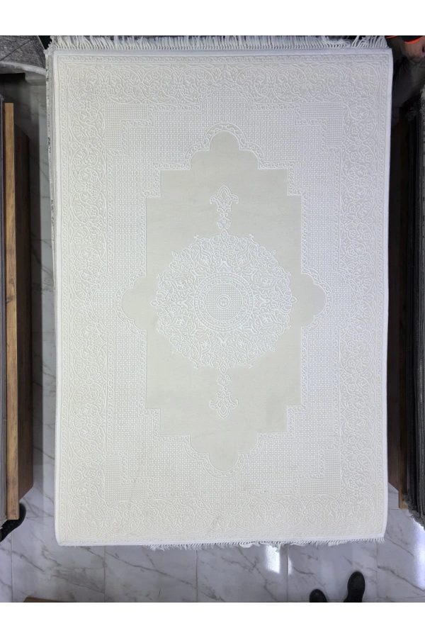 Sevimli AK172 Beyaz Kabartmalı Madalyonlu Halı 160x230