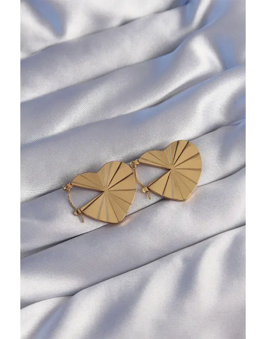   Altın Çizgili Plaka Tasarımlı Kalp Küpe