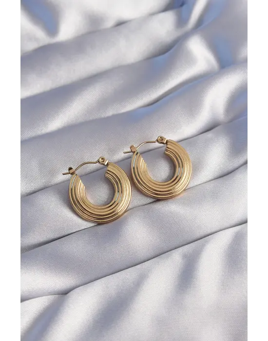   Altın Oval Çizgili Plaka Model Küpe