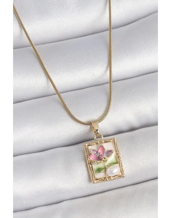 316L Çelik Gold Renk Zincir Beyaz Mineli Çiçek İşlemeli İnci Detay Portre Model Kadın Kolye