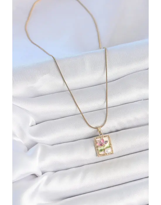 316L Çelik Gold Renk Zincir Beyaz Mineli Çiçek İşlemeli İnci Detay Portre Model Kadın Kolye