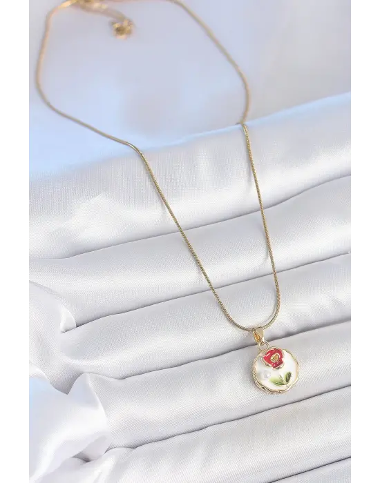 316L Çelik Gold Renk Zincir Beyaz Minimal Çiçek İşlemeli İnci Detay Portre Model Kadın Kolye