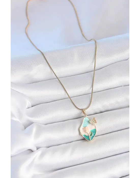 316L Çelik Gold Renk Zincir Damla Mix Renk Mineli Çiçek İşlemeli Kelebek Detay Portre Model Kadın Kolye