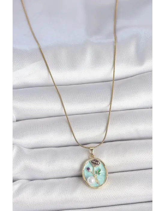 316L Çelik Gold Renk Zincir Mavi Çiçek İşlemeli İnci Detay Portre Model Kadın Kolye