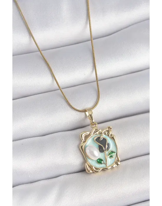 316L Çelik Gold Renk Zincir Mavi Mineli Çiçek İşlemeli İnci Detay Portre Model Kadın Kolye