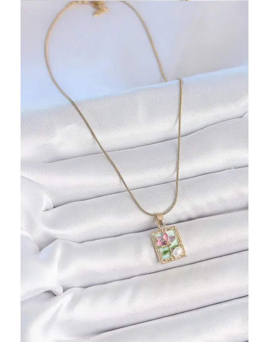 316L Çelik Gold Renk Zincir Mavi Mineli Çiçek İşlemeli İnci Detay Portre Model Kadın Kolye