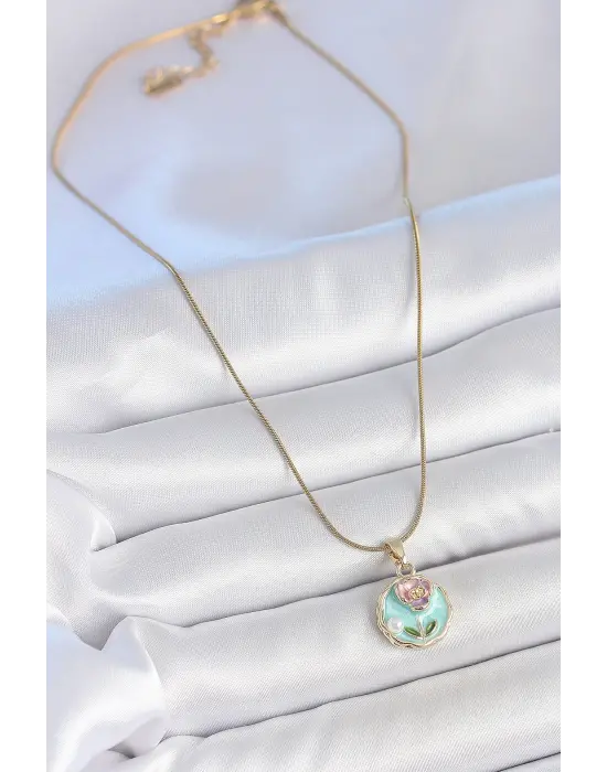 316L Çelik Gold Renk Zincir Mavi Minimal Çiçek İşlemeli İnci Detay Portre Model Kadın Kolye