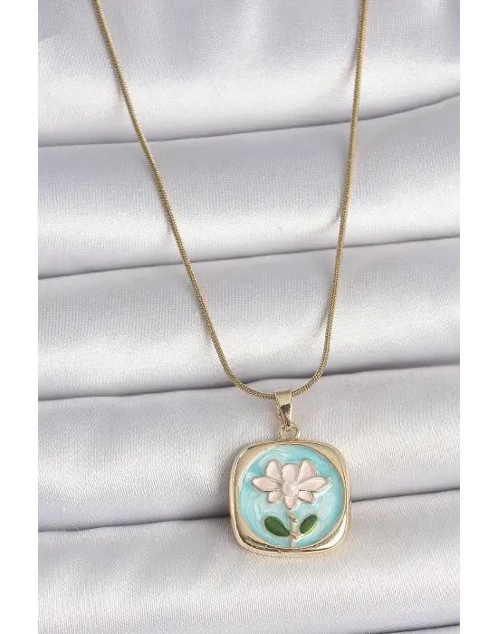316L Çelik Gold Renk Zincir Mavi Papatya İşlemeli İnci Detay Portre Model Kadın Kolye