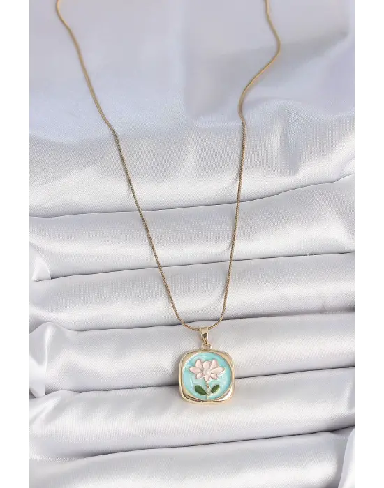 316L Çelik Gold Renk Zincir Mavi Papatya İşlemeli İnci Detay Portre Model Kadın Kolye